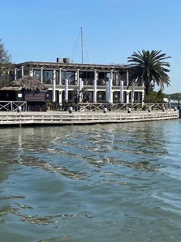 Botel Scoglietto Fiumicino, Aperitivo E Colazione Incluse - Bici Comprese Nel Prezzo- Barca A Motore