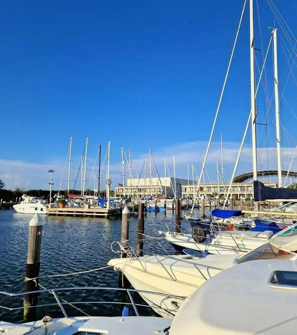 Scoglietto Fiumicino, Aperitivo E Colazione Incluse - Bici Comprese Nel Prezzo- Barca A Motore Botel