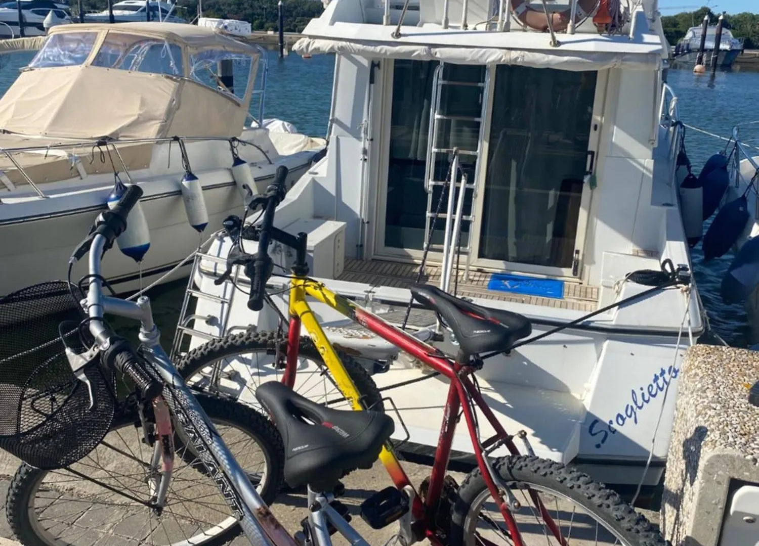 Scoglietto Fiumicino, Aperitivo E Colazione Incluse - Bici Comprese Nel Prezzo- Barca A Motore Botel Fiumicino